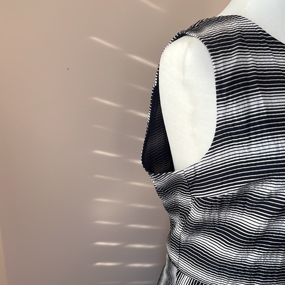 vince Camuto l NWT Sleeveless Dress - Picture 5 of 7